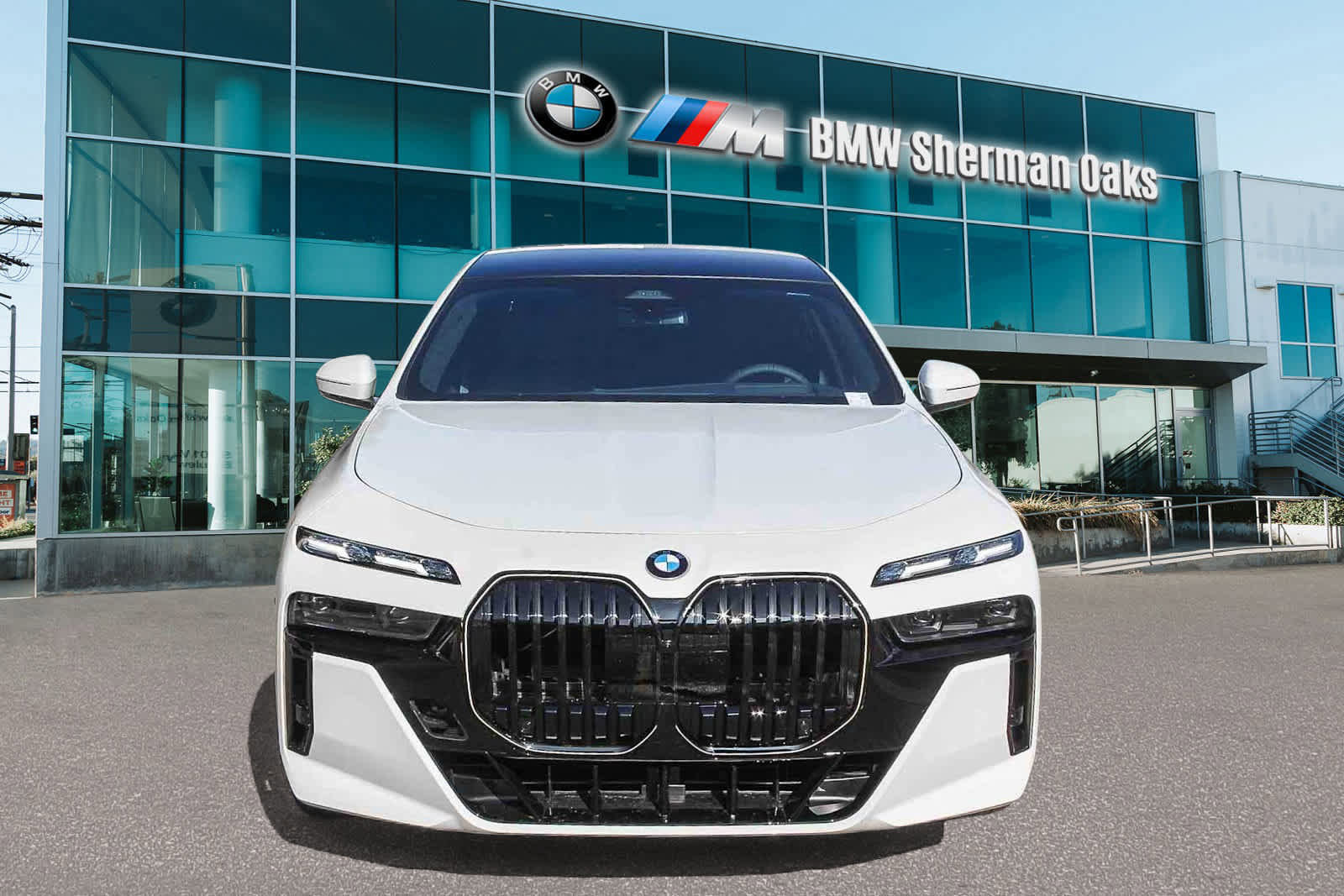 New 2026 BMW 760i xDrive w/ Executive Package image 2