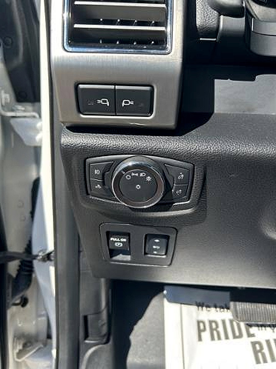 Used 2018 Ford F150 Platinum w/ Equipment Group 701A Luxury image 18