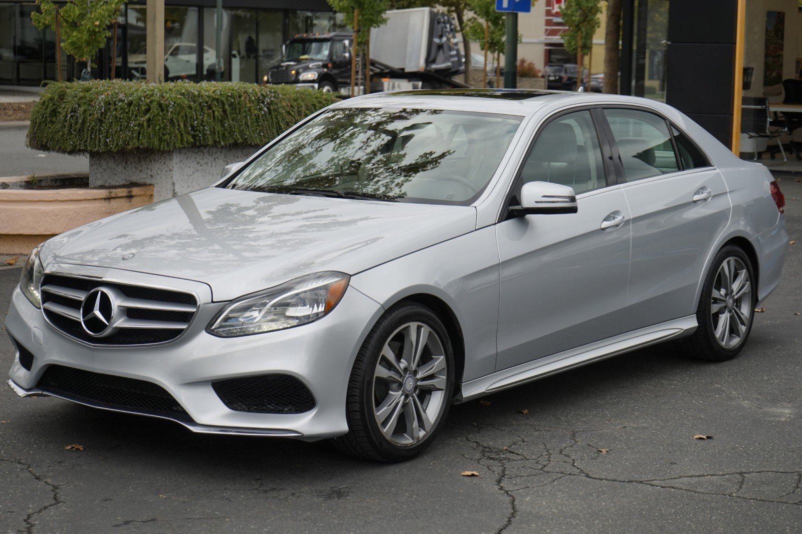 Used 2014 Mercedes-Benz E 350 Sedan image 2