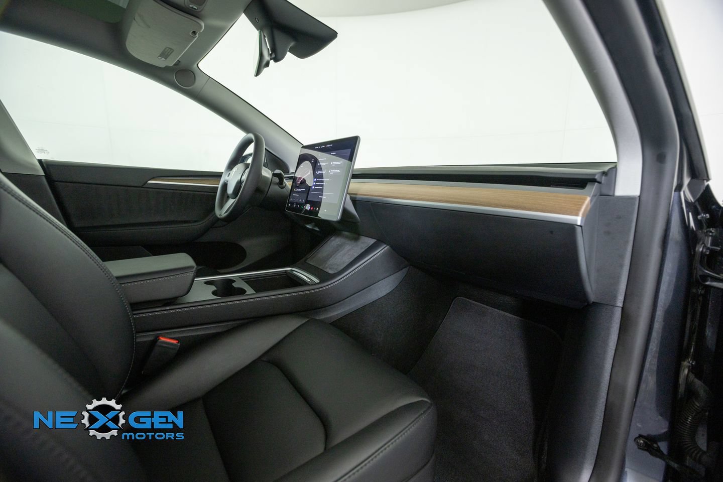 Used 2025 Tesla Model Y Performance AWD/4WD image 40