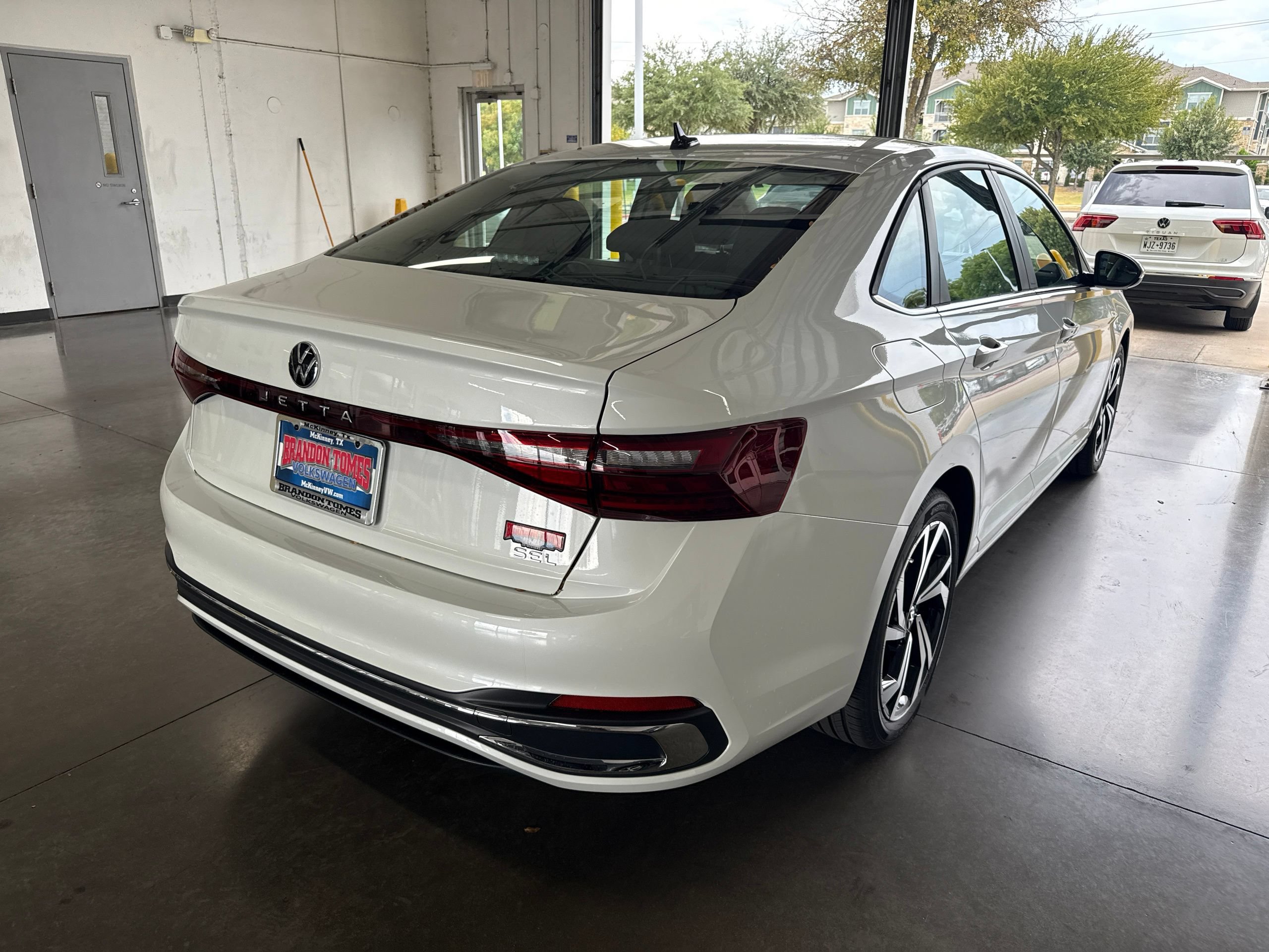 New 2027 Volkswagen Jetta SEL FWD image 3