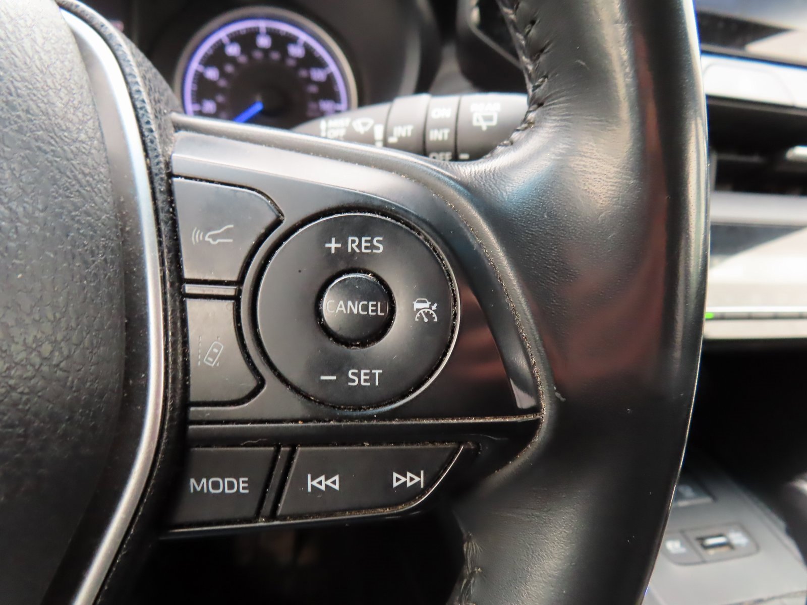 Used 2021 Toyota Venza LE w/ Carpet Mat Package (TMS) image 19