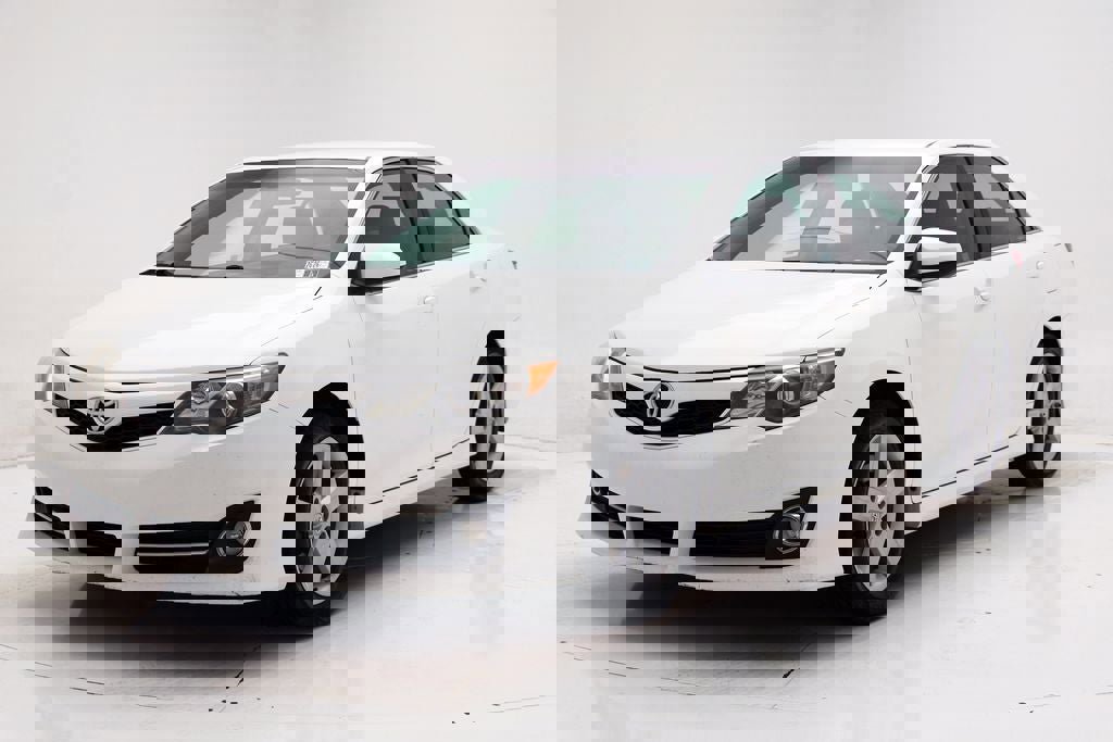 Used 2013 Toyota Camry SE image 2