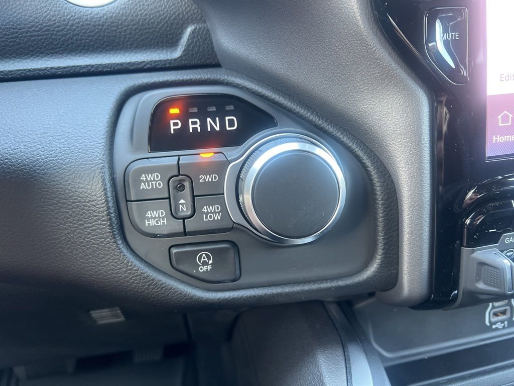 New 2026 RAM 1500 4x4 Crew Cab image 40