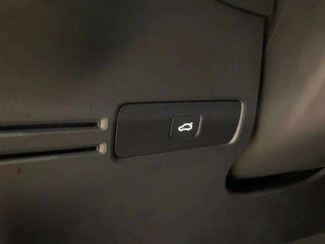 Used 2025 Volvo XC40 B5 Plus AWD/4WD image 99