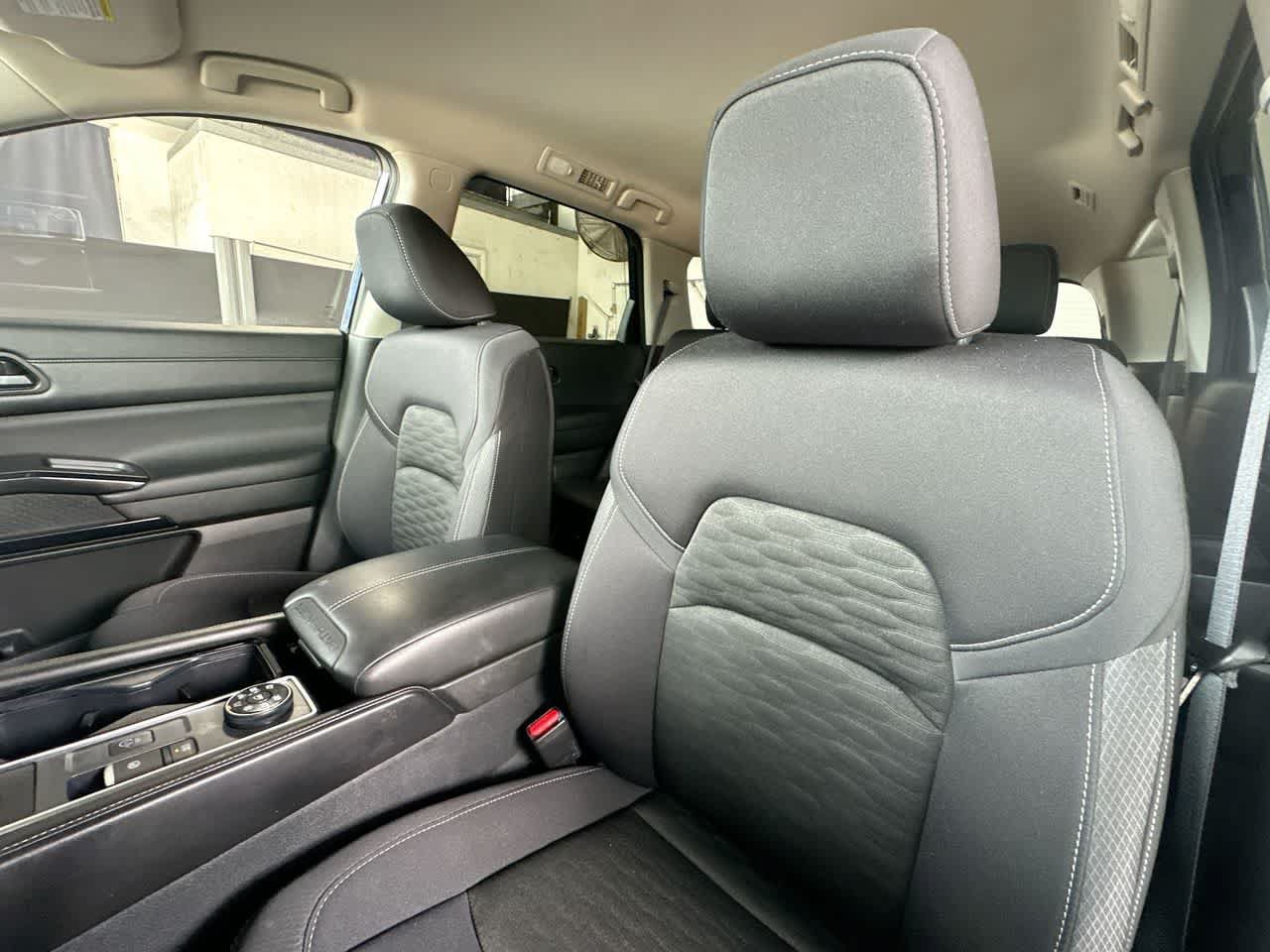 Used 2025 Nissan Pathfinder SV AWD/4WD image 14