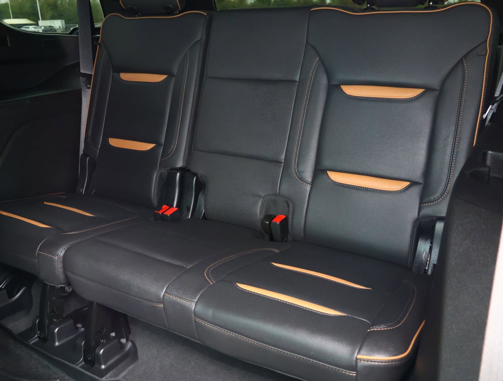 Used 2023 GMC Yukon AT4 w/ Technology Package image 23