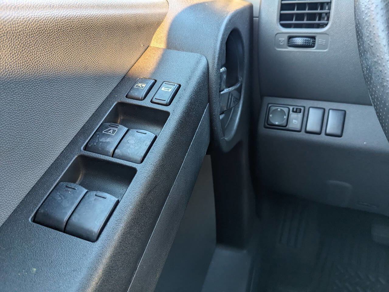 Used 2005 Nissan Xterra SE image 33