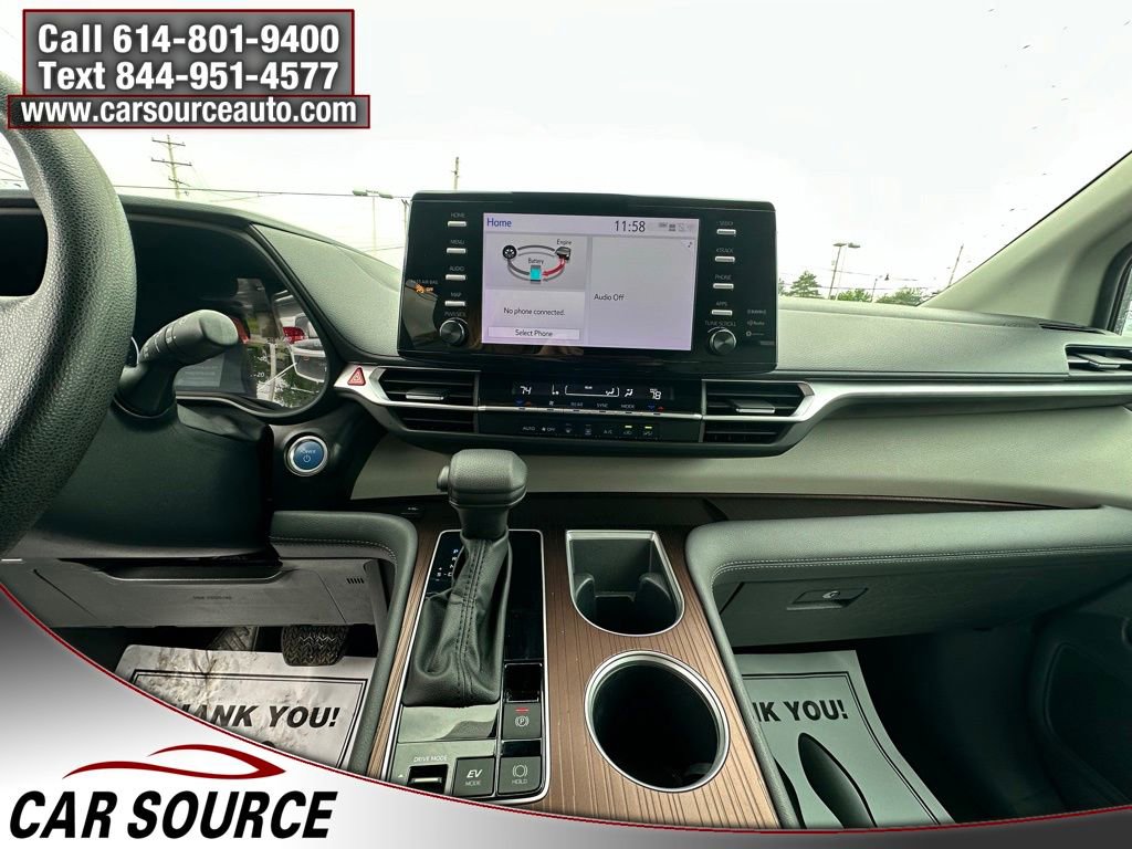 Used 2024 Toyota Sienna LE FWD image 11