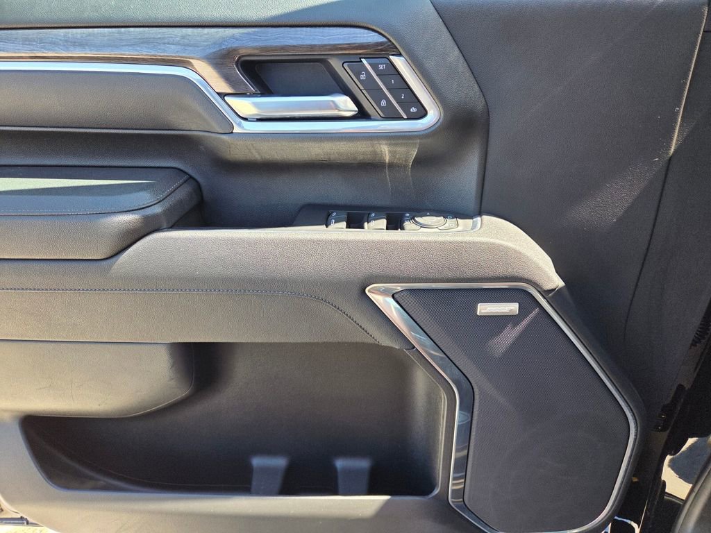 Used 2025 Chevrolet Silverado 2500 LTZ w/ Z71 Chrome Sport Edition image 24