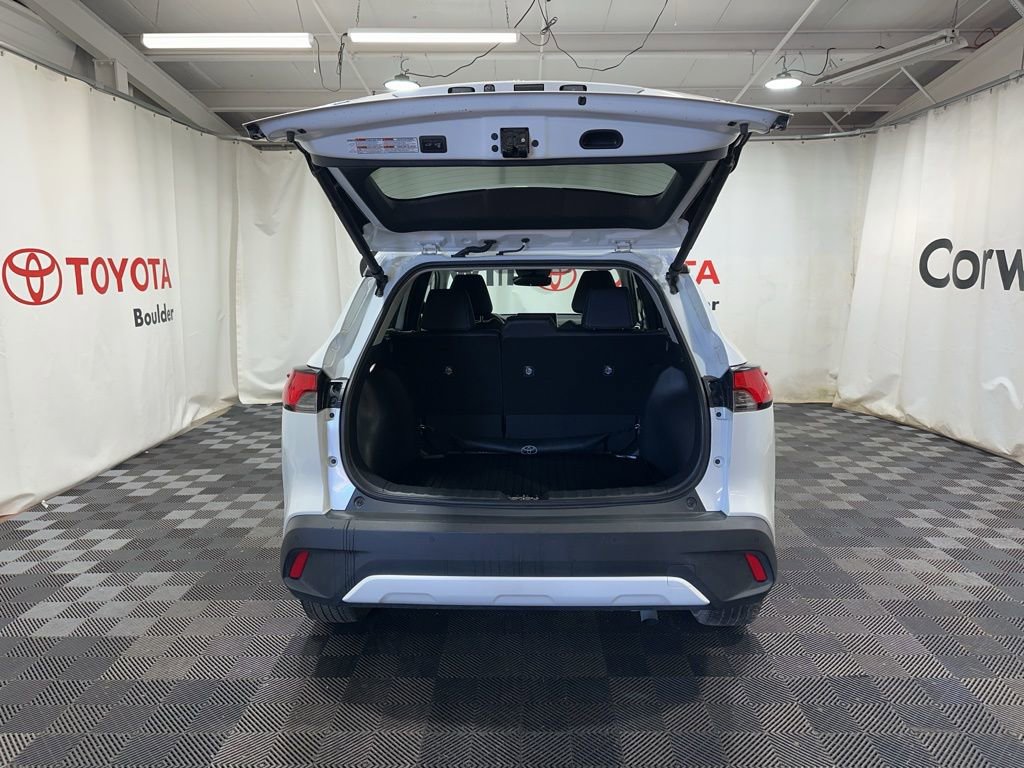Used 2023 Toyota Corolla Cross XLE w/ Convenience Package FWD image 17