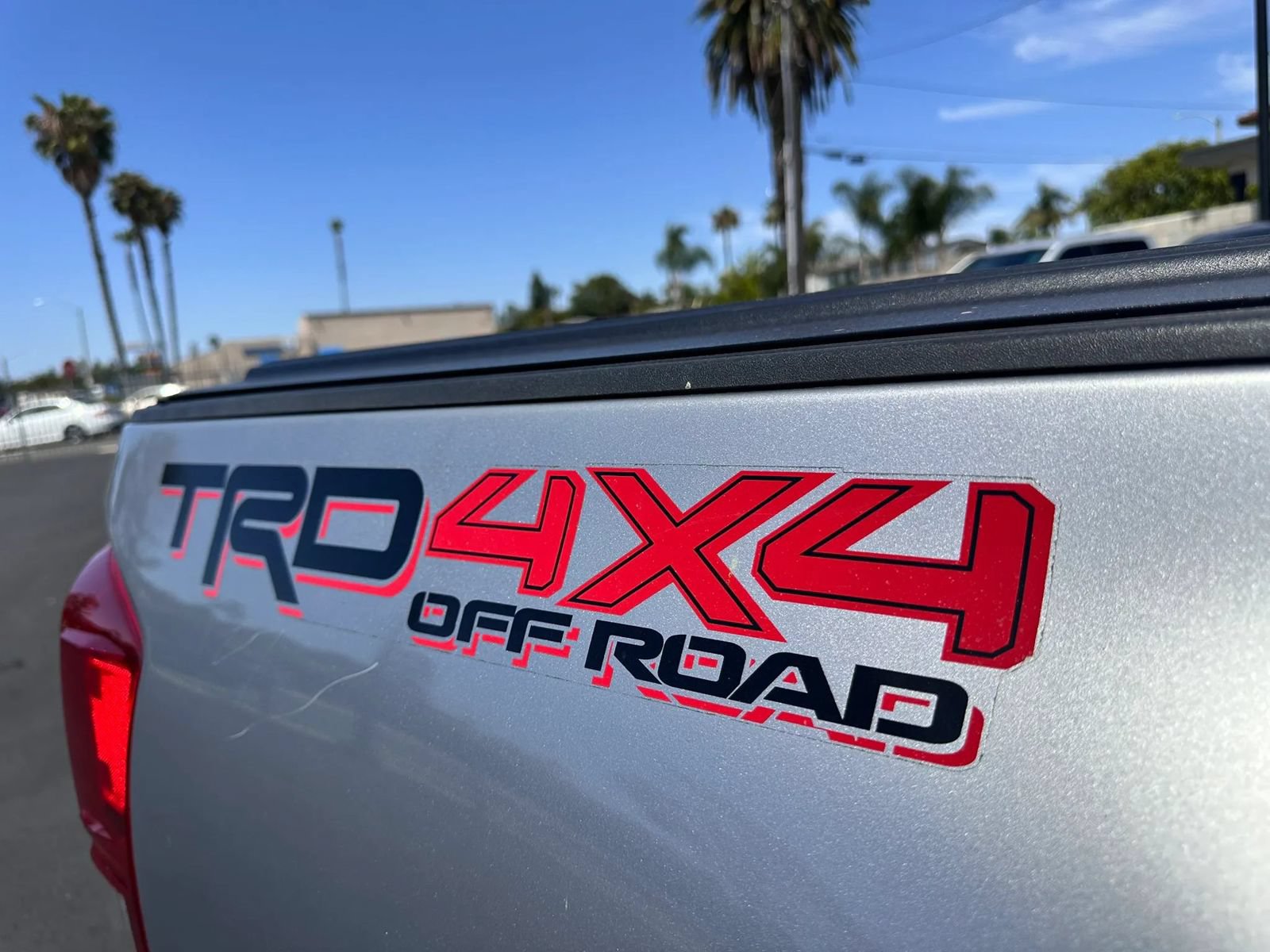 Used 2017 Toyota Tacoma TRD Off-Road w/ Tow Package AWD/4WD image 19