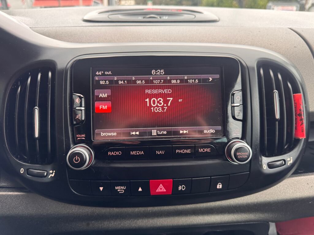 Used 2014 FIAT 500L Trekking FWD image 25