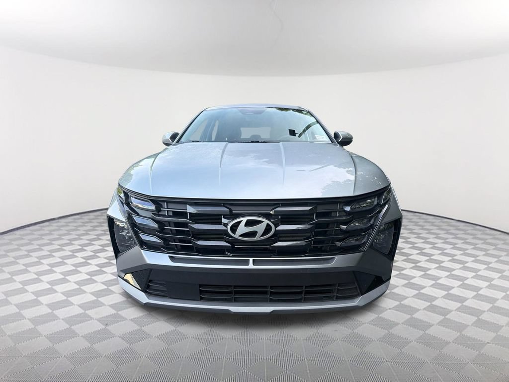 Used 2025 Hyundai Tucson SE FWD image 2
