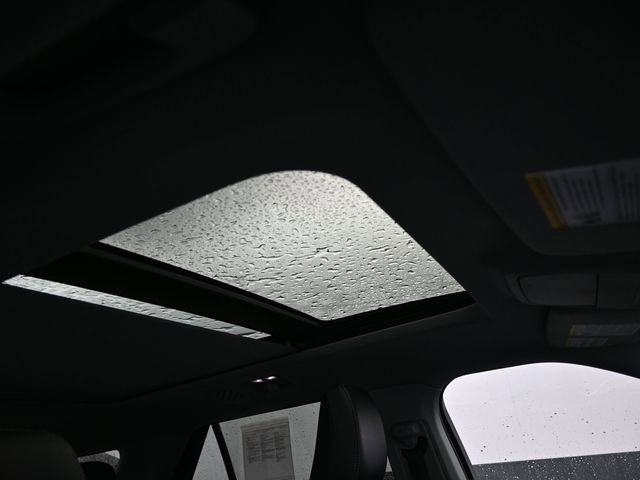 Used 2022 Ford Explorer XLT w/ Equipment Group 202A image 13