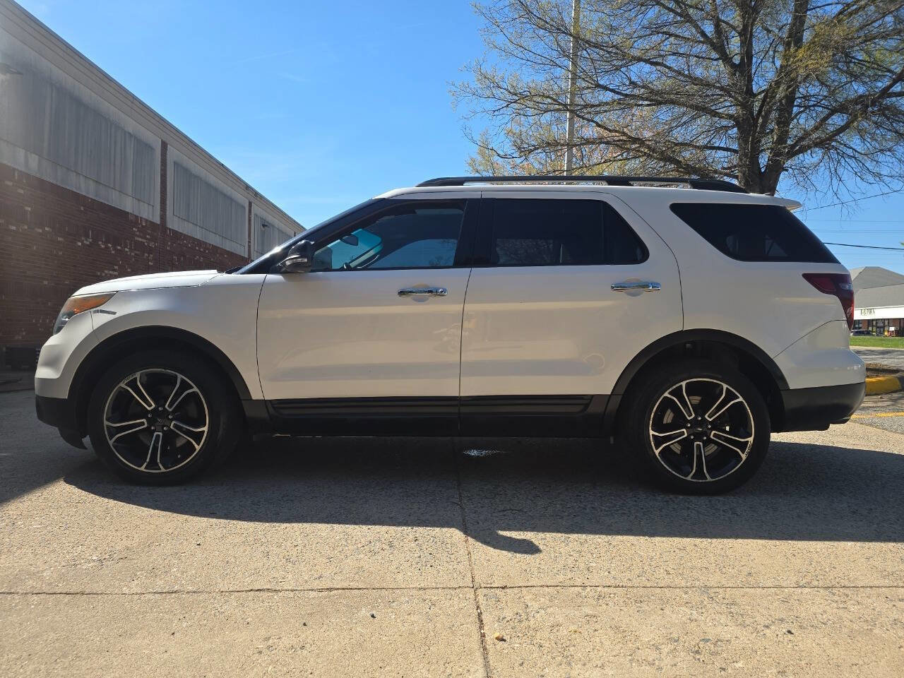 Used 2014 Ford Explorer Sport w/ Equipment Group 401A AWD/4WD image 4