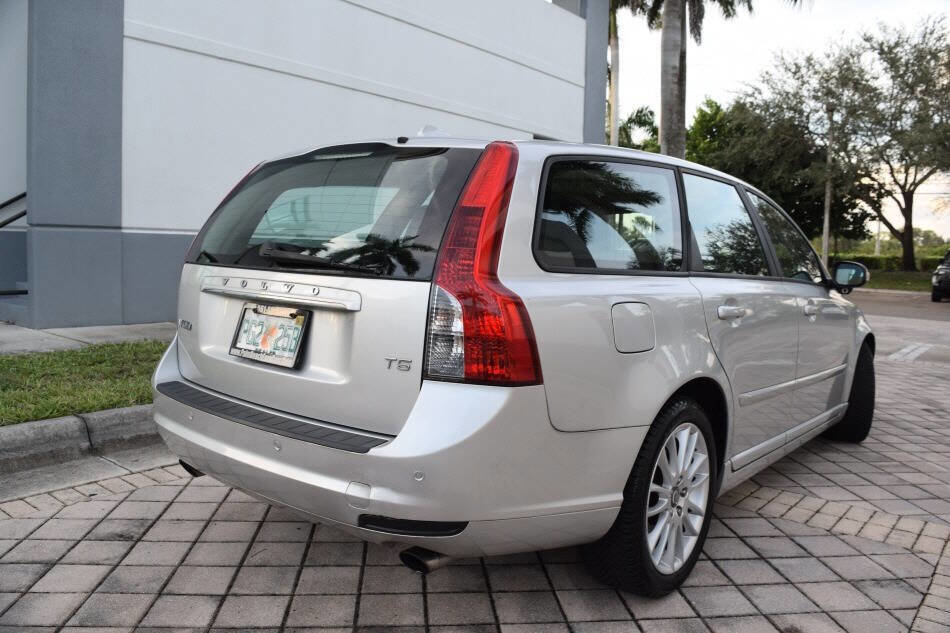 Used 2011 Volvo V50 T5 image 6