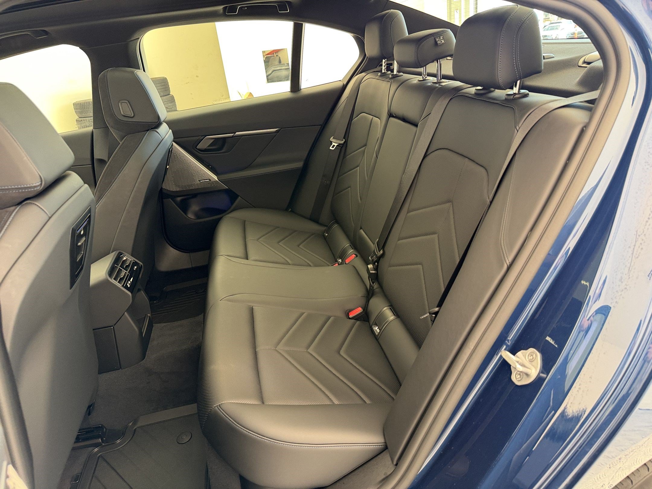 Certified 2025 BMW i5 xDrive40 w/ M Sport Package AWD/4WD image 23