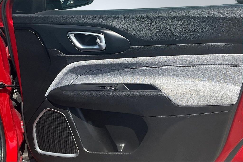 Used 2025 Jeep Compass Latitude image 29