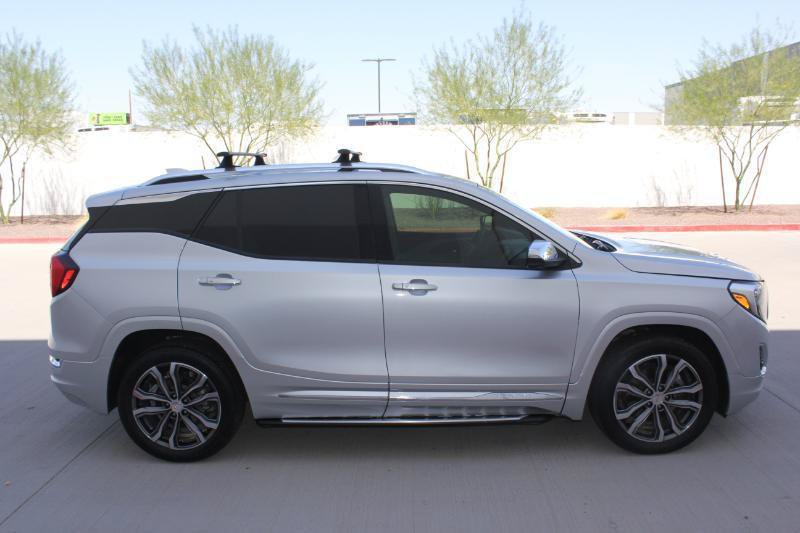 Used 2020 GMC Terrain Denali w/ Denali Premium Package AWD/4WD image 4