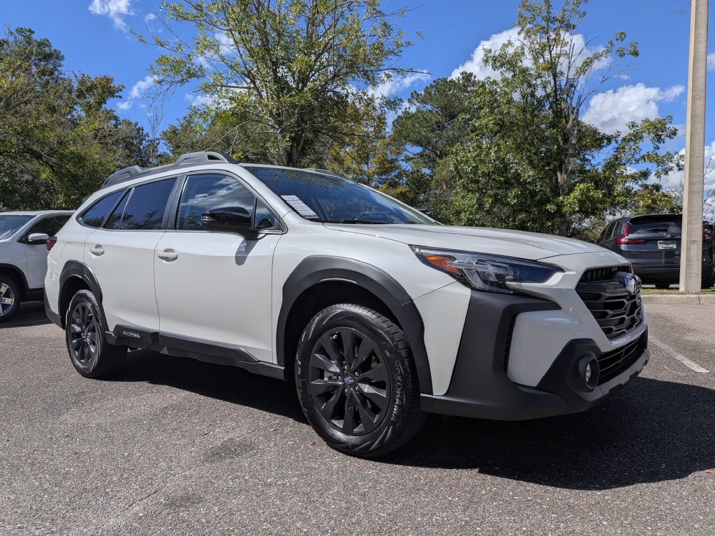 Used 2023 Subaru Outback Onyx Edition AWD/4WD image 2