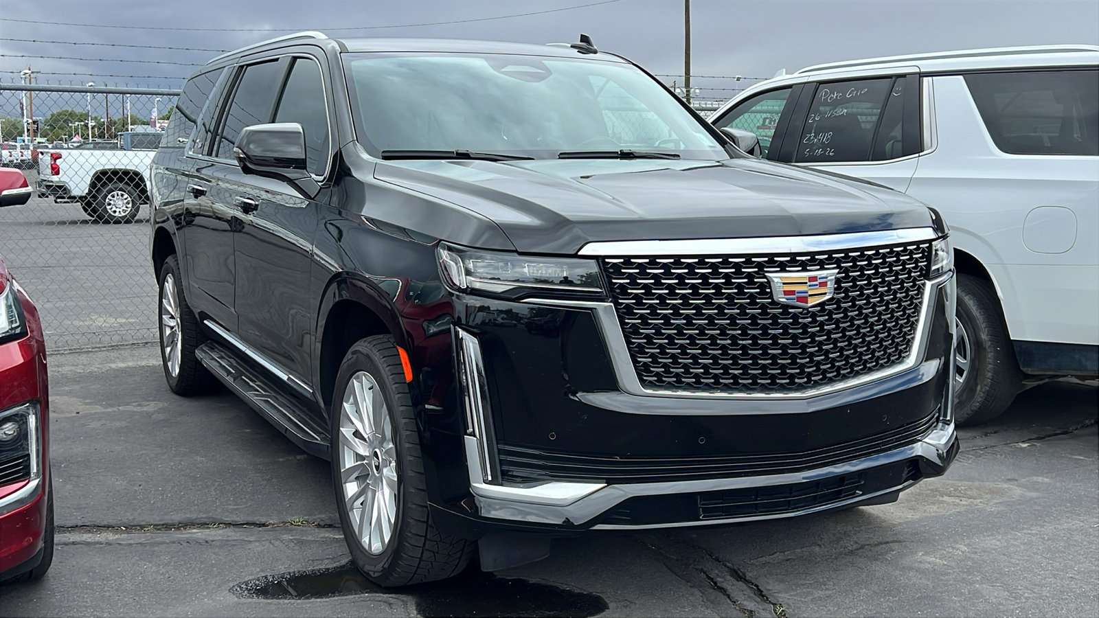 Used 2022 Cadillac Escalade ESV Luxury AWD/4WD image 2
