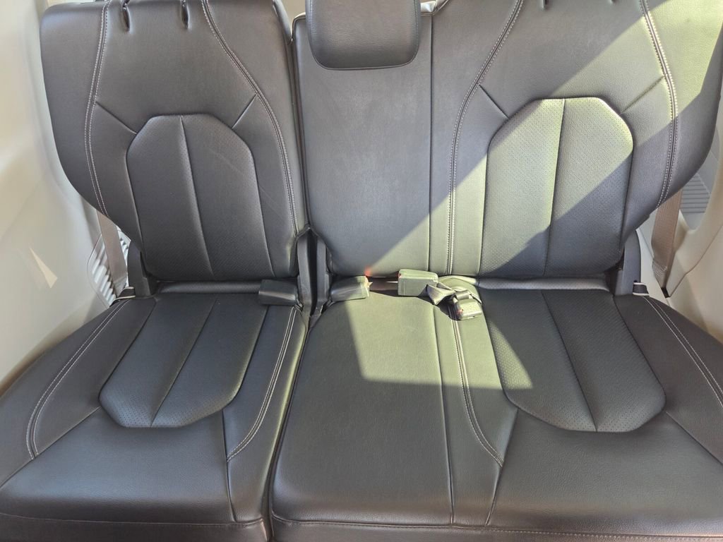 Used 2022 Chrysler Pacifica Touring-L image 8