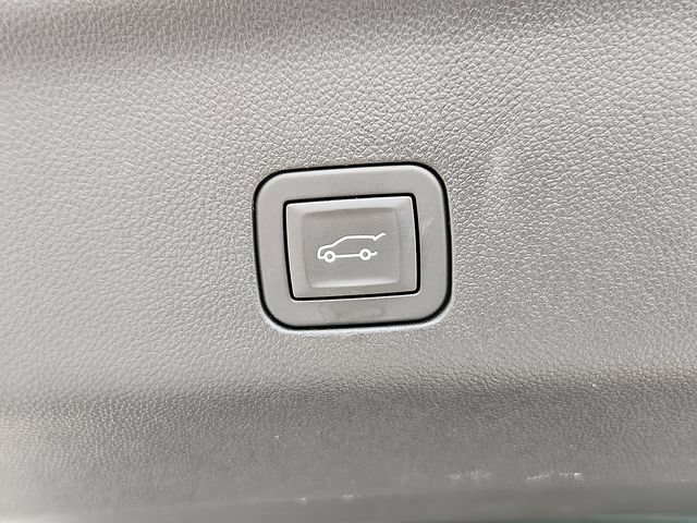 Used 2025 Chevrolet Tahoe Premier AWD/4WD image 26