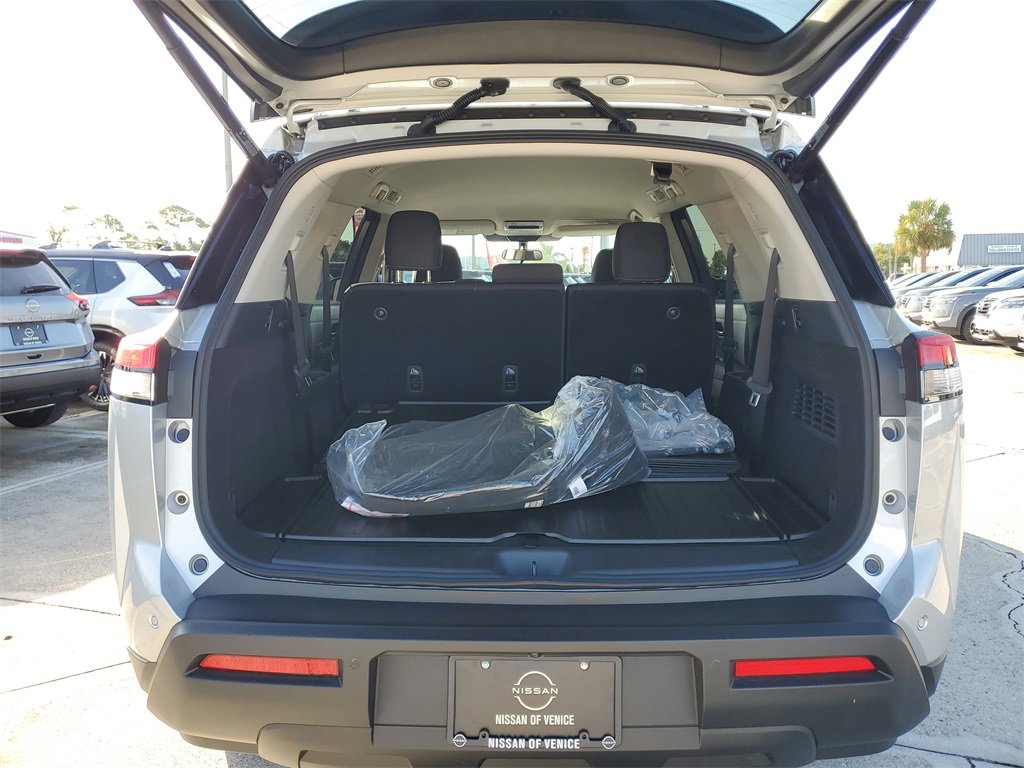 New 2025 Nissan Pathfinder SV w/ Cargo Package image 3