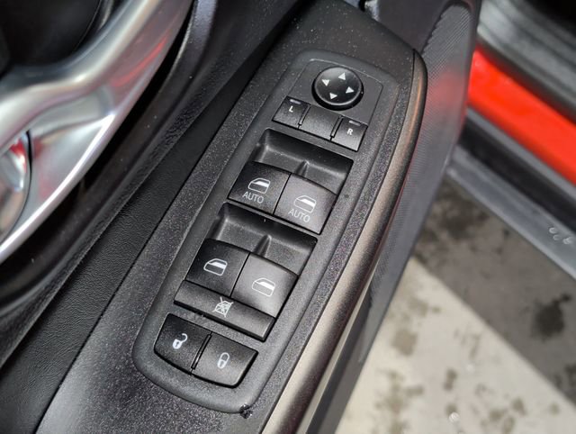 Used 2021 Jeep Cherokee Trailhawk w/ Sun, Sound & Nav Group image 31