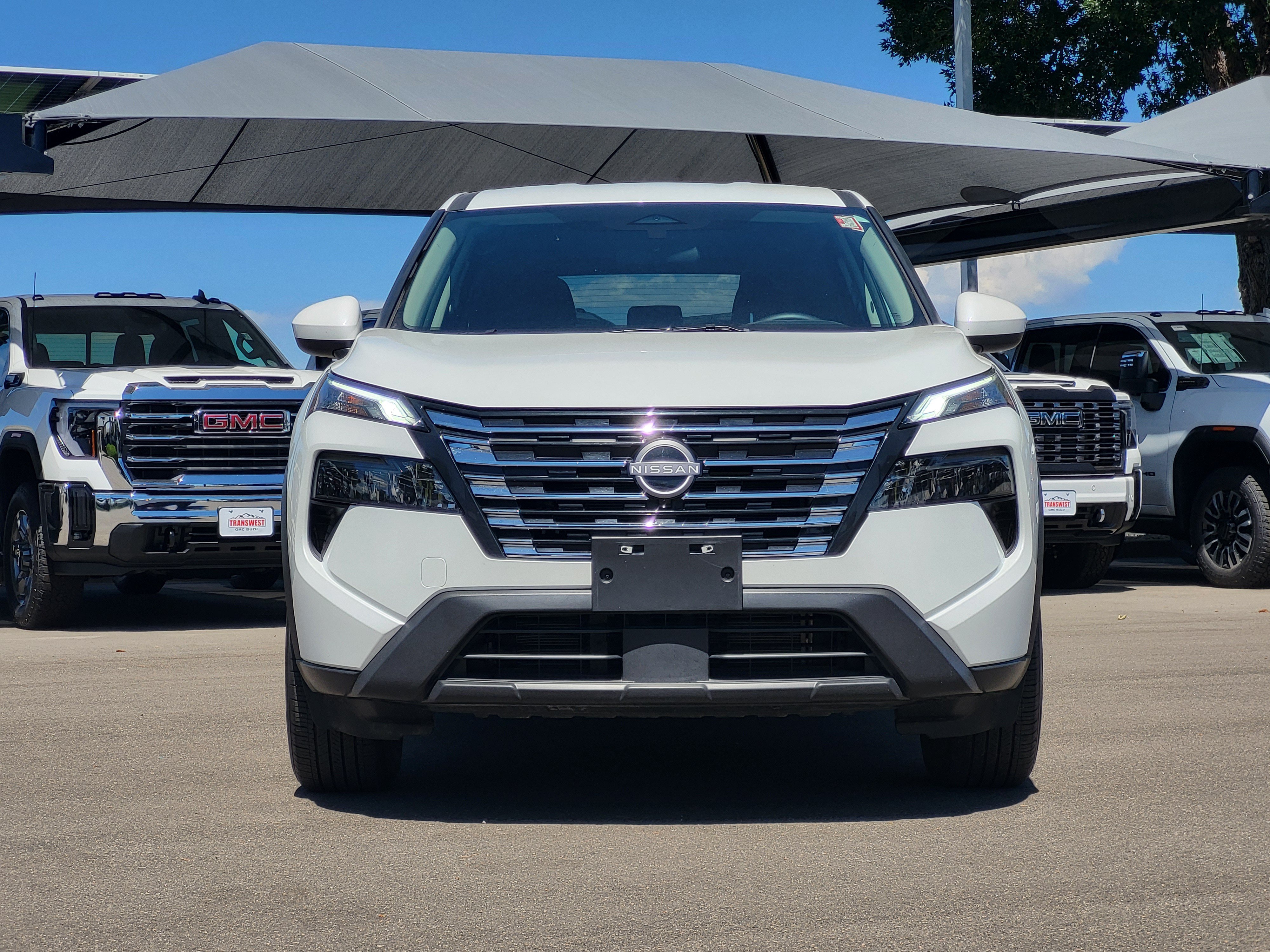 Used 2026 Nissan Rogue SV AWD/4WD image 2