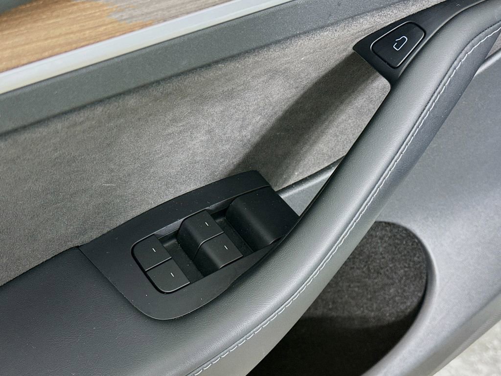 Used 2022 Tesla Model Y Long Range AWD/4WD image 22