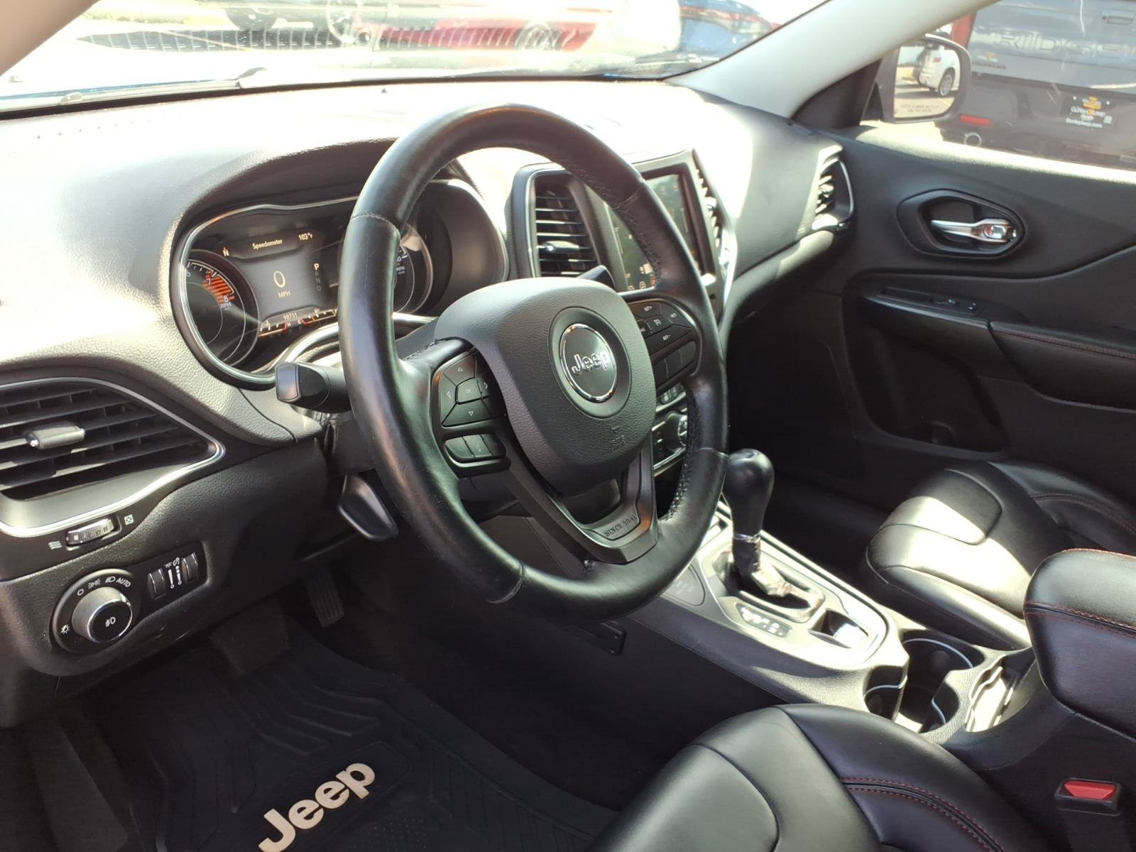 Used 2019 Jeep Cherokee Trailhawk w/ Cold Weather Group AWD/4WD image 16