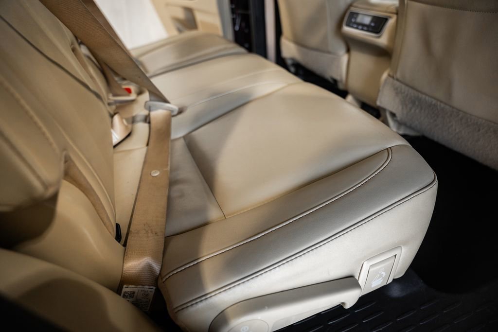 Used 2019 Toyota Highlander XLE image 29