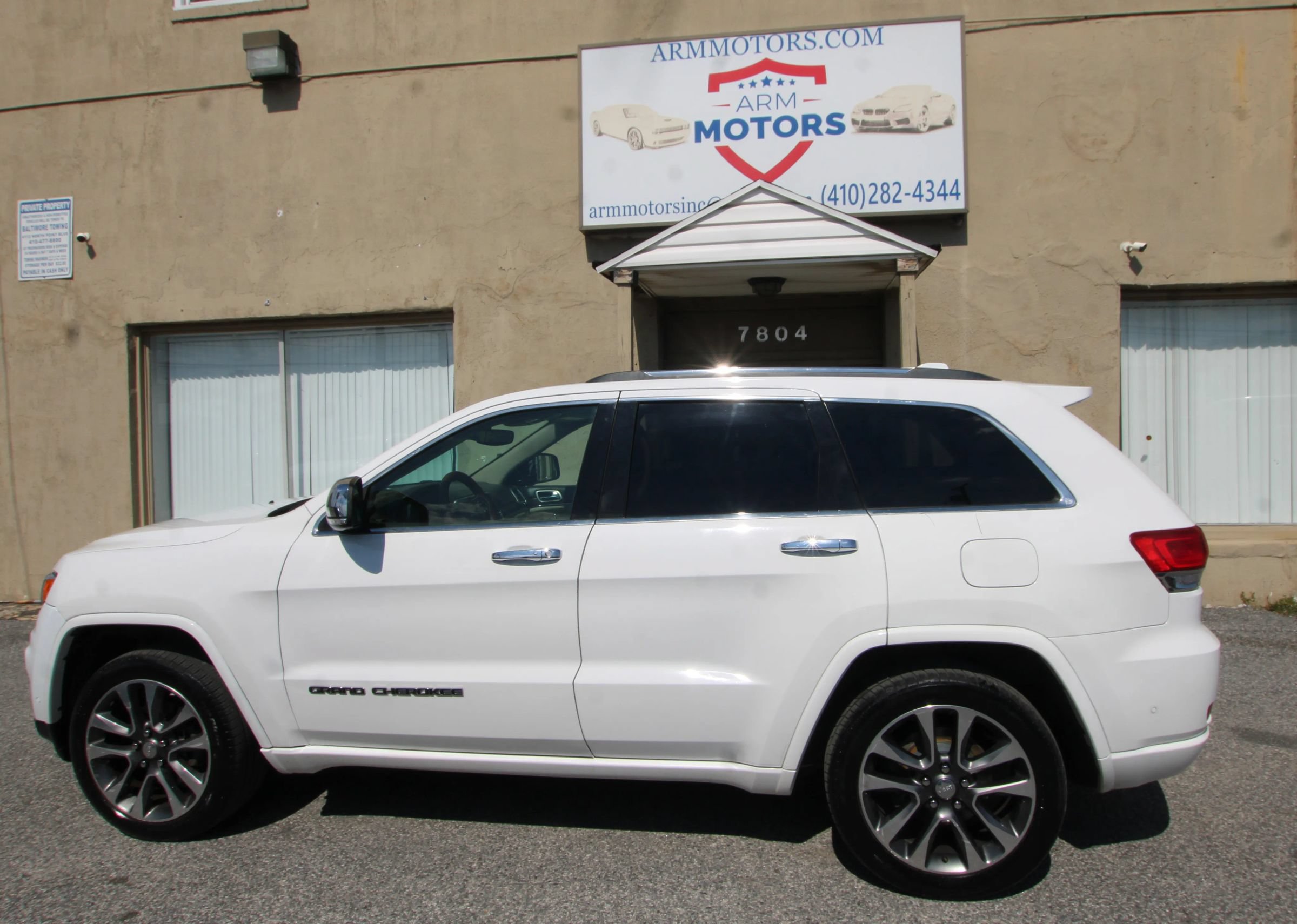 Used 2017 Jeep Grand Cherokee Overland w/ Jeep Active Safety Group AWD/4WD image 5