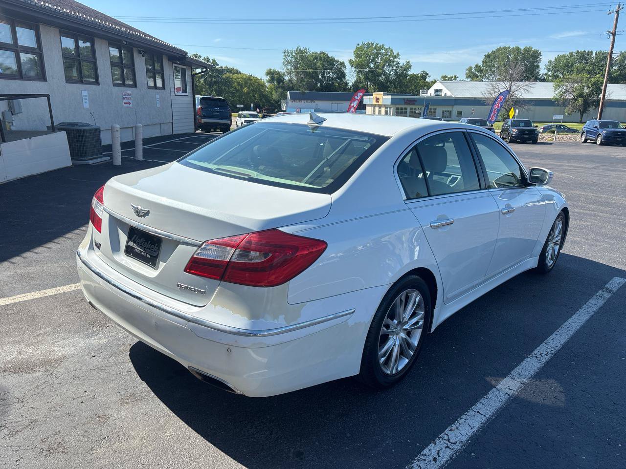 Used 2012 Hyundai Genesis 3.8 w/ Premium Pkg RWD image 3