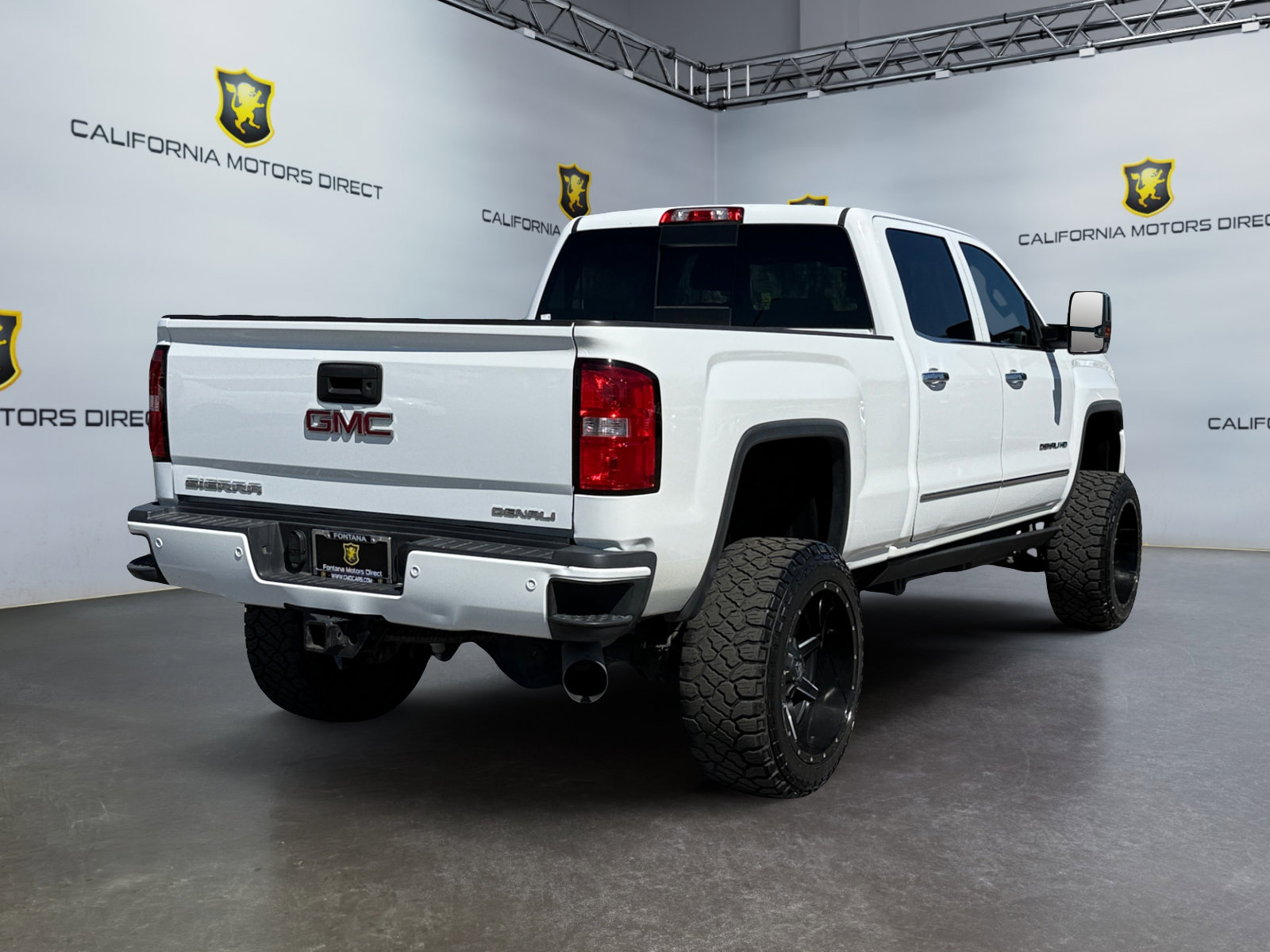 Used 2015 GMC Sierra 2500 Denali w/ Duramax Plus Package AWD/4WD image 5