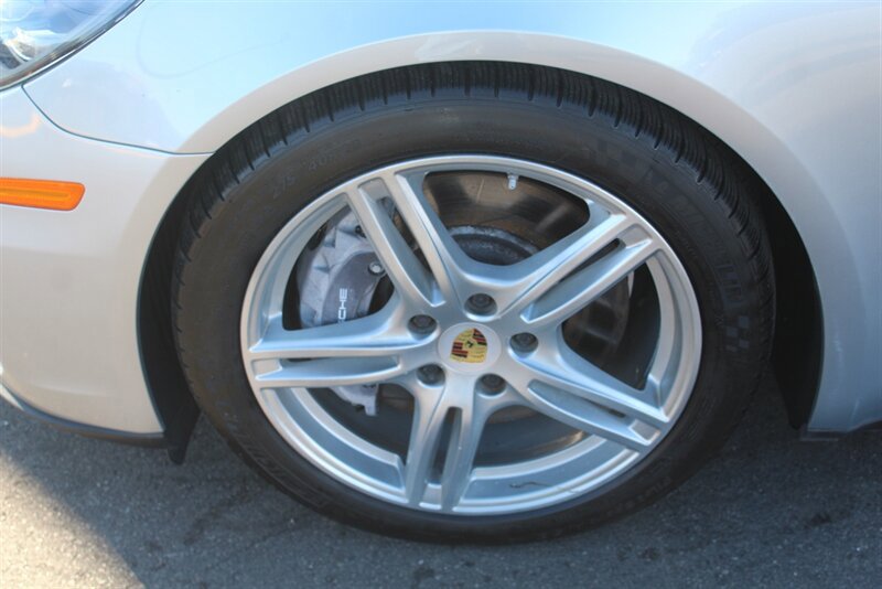 Used 2018 Porsche Panamera 4 AWD/4WD image 29