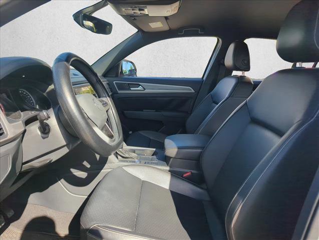 Used 2020 Volkswagen Atlas Cross Sport SE w/ Towing Package image 12