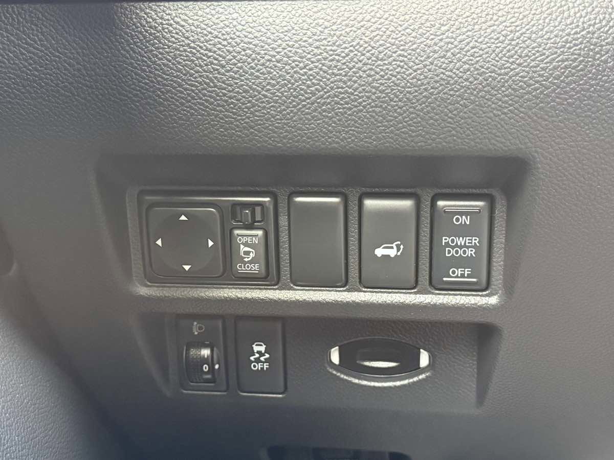 Used 2015 INFINITI QX70 AWD w/ Premium Package image 24