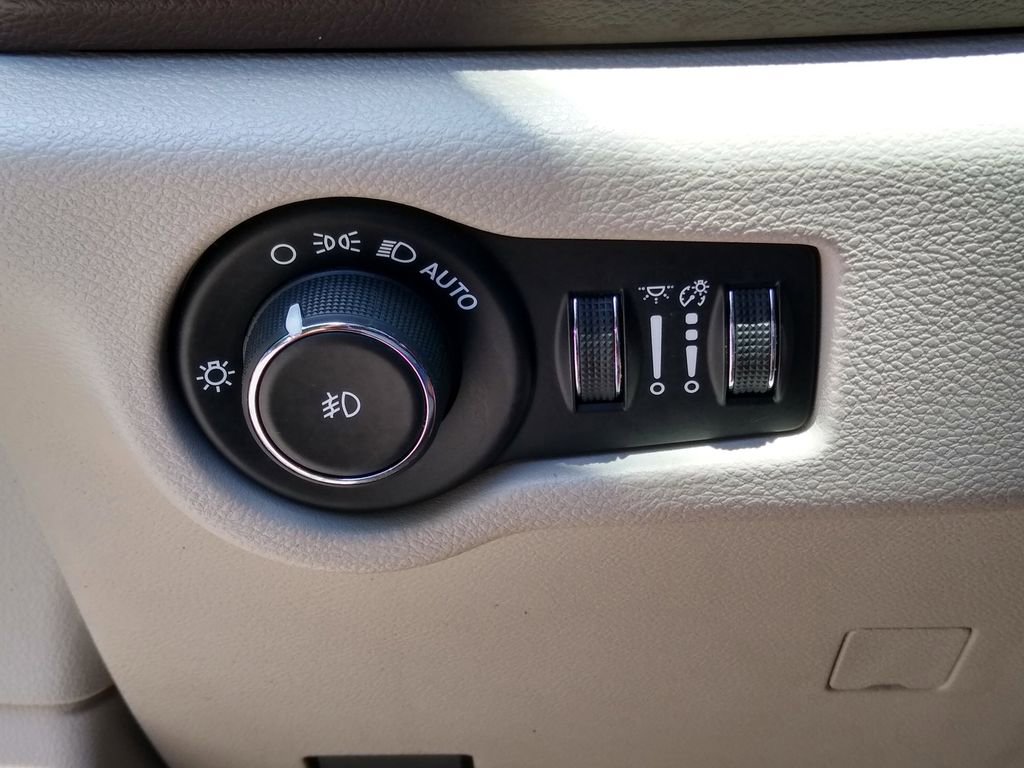Used 2019 Chrysler Pacifica Touring-L Plus w/ Advanced Safetytec Group FWD image 28