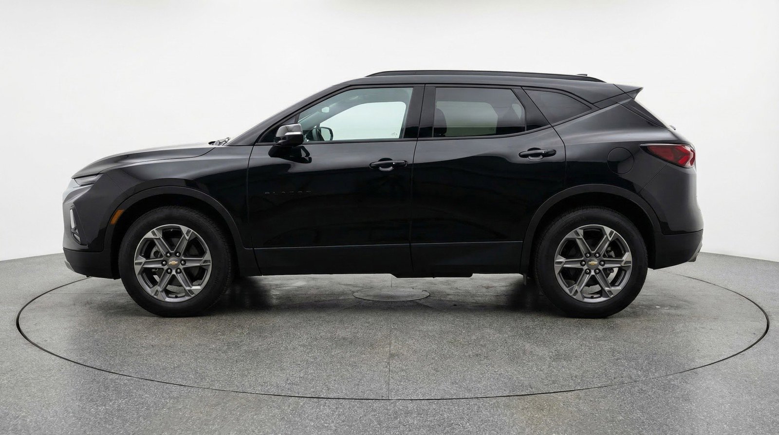 Used 2025 Chevrolet Blazer LT FWD image 4