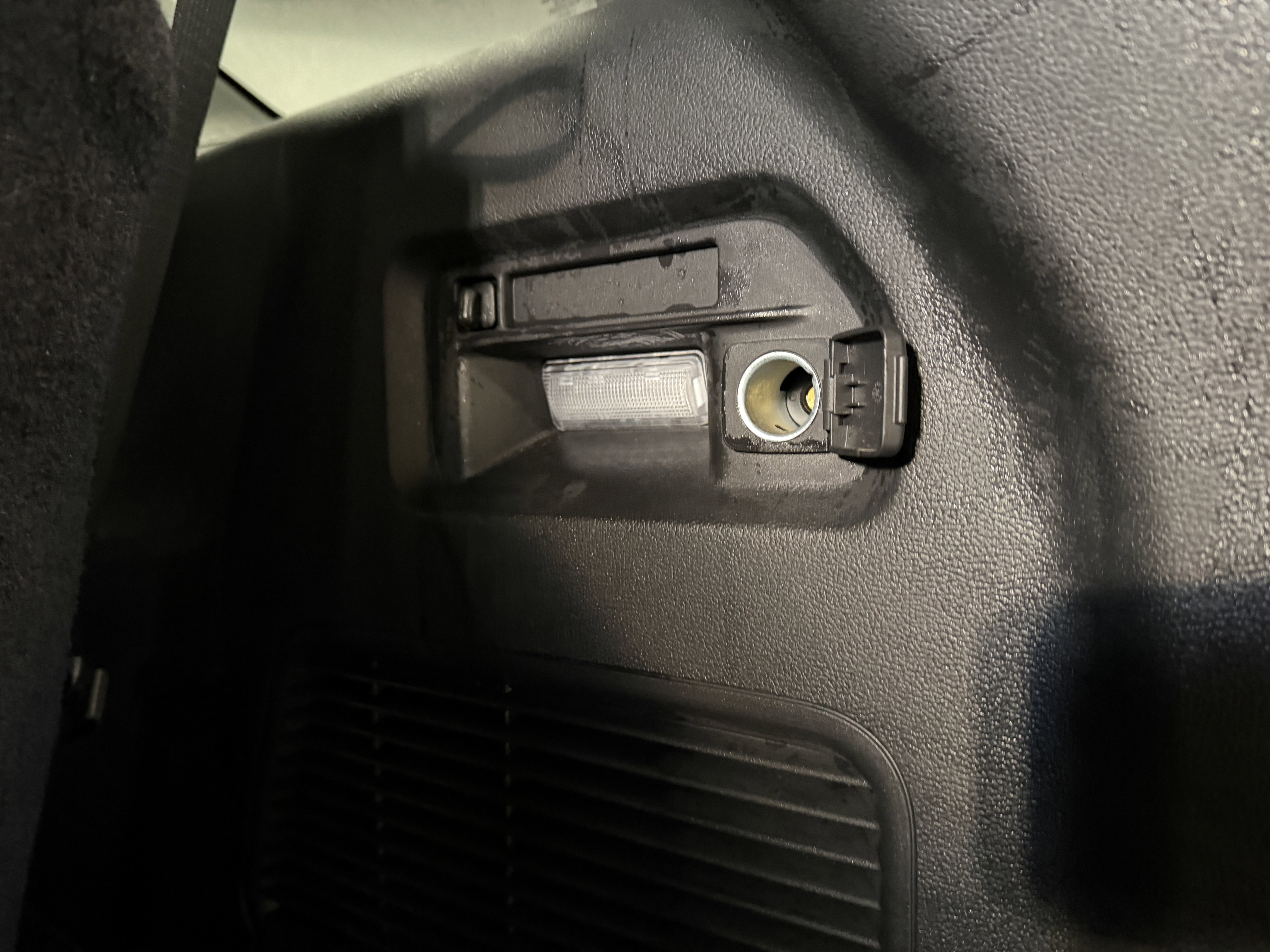 Used 2023 Ford Explorer XLT w/ Equipment Group 202A image 28