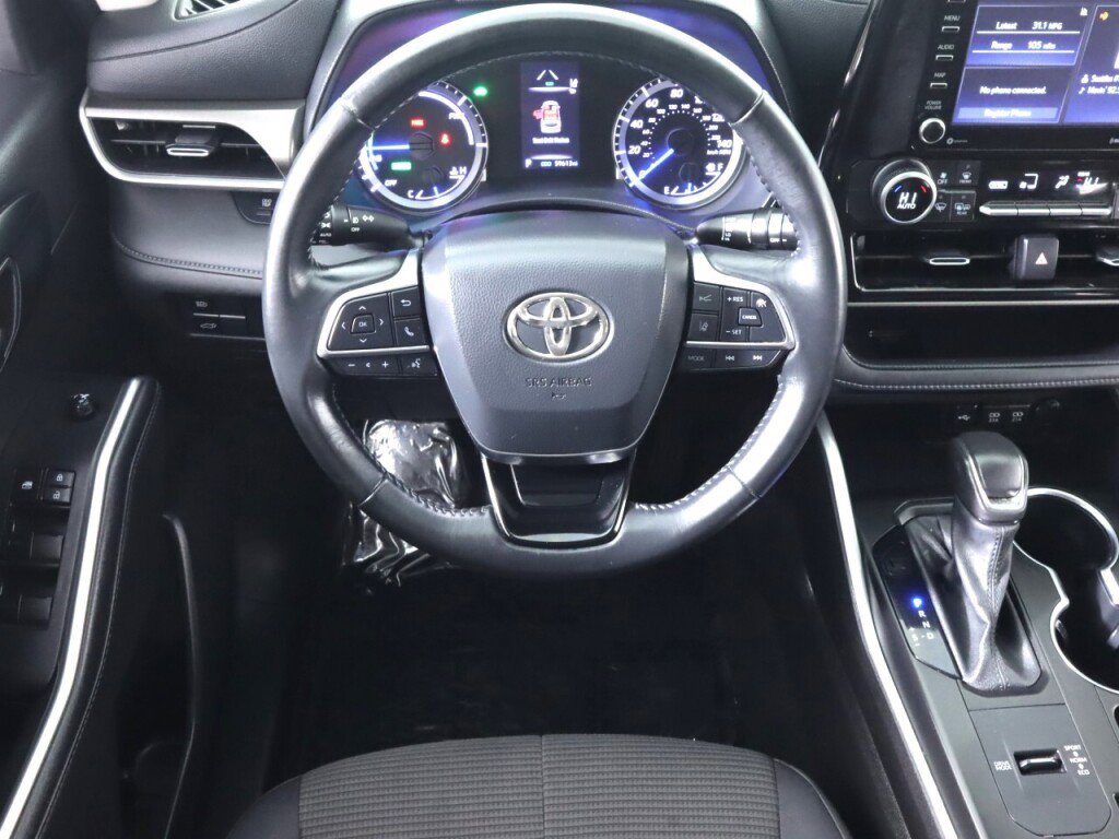 Used 2021 Toyota Highlander LE image 30