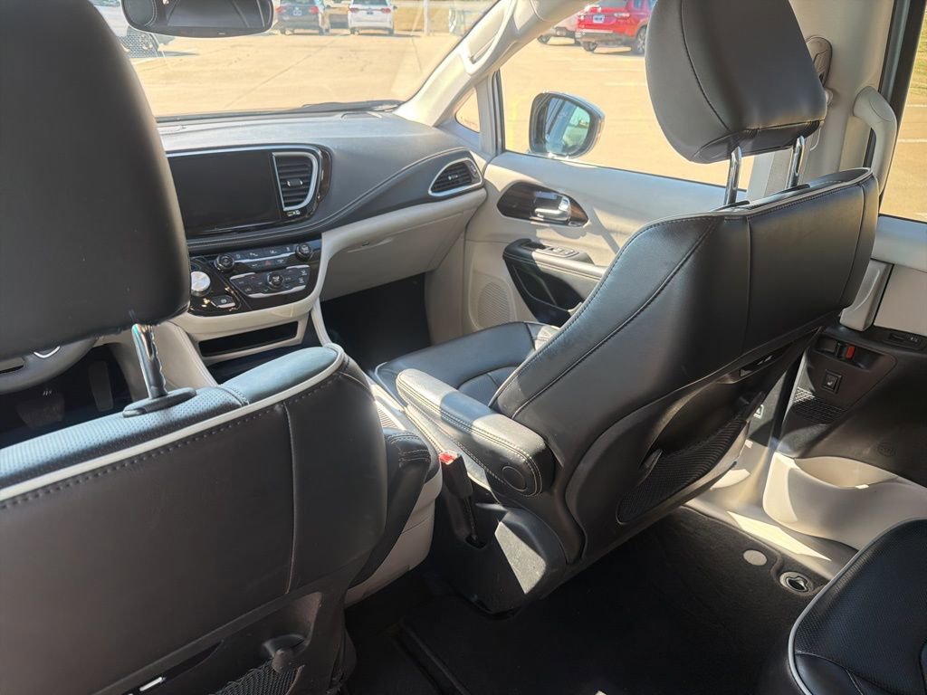 Used 2024 Chrysler Pacifica Limited FWD image 18