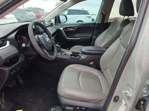 Used 2021 Toyota RAV4 XLE FWD video 3