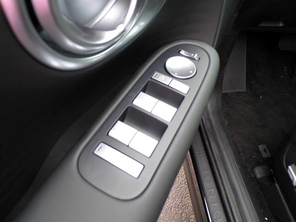 New 2026 Hyundai Ioniq 9 SE AWD/4WD image 18