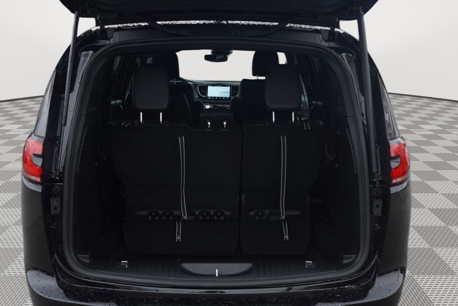 New 2026 Chrysler Pacifica Select image 7