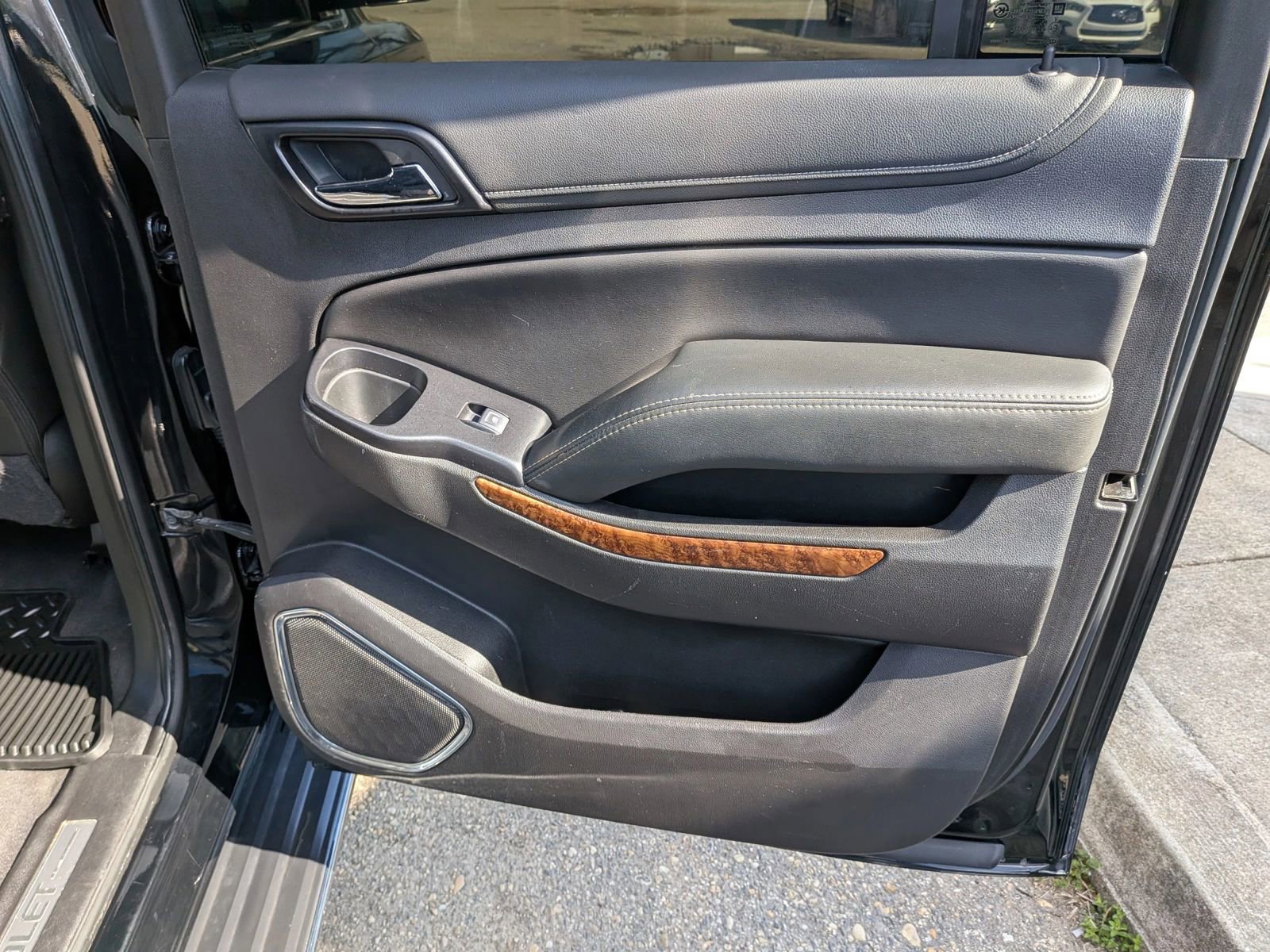 Used 2020 Chevrolet Suburban Premier image 40