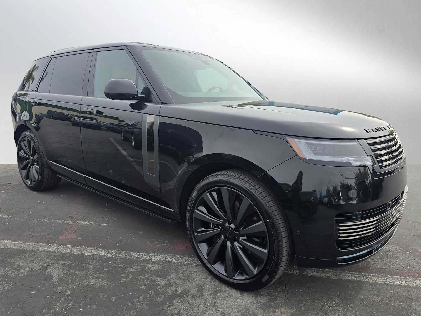 New 2026 Land Rover Range Rover SV image 7